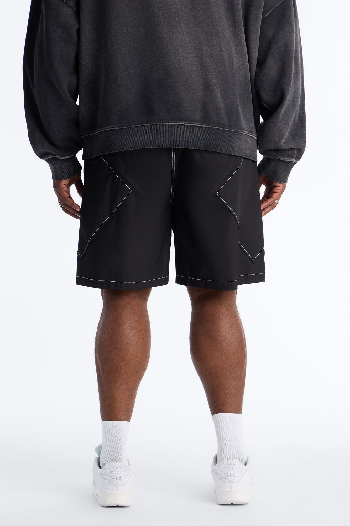 Relaxed Diamond Appeal Contrast Thread Short - Black