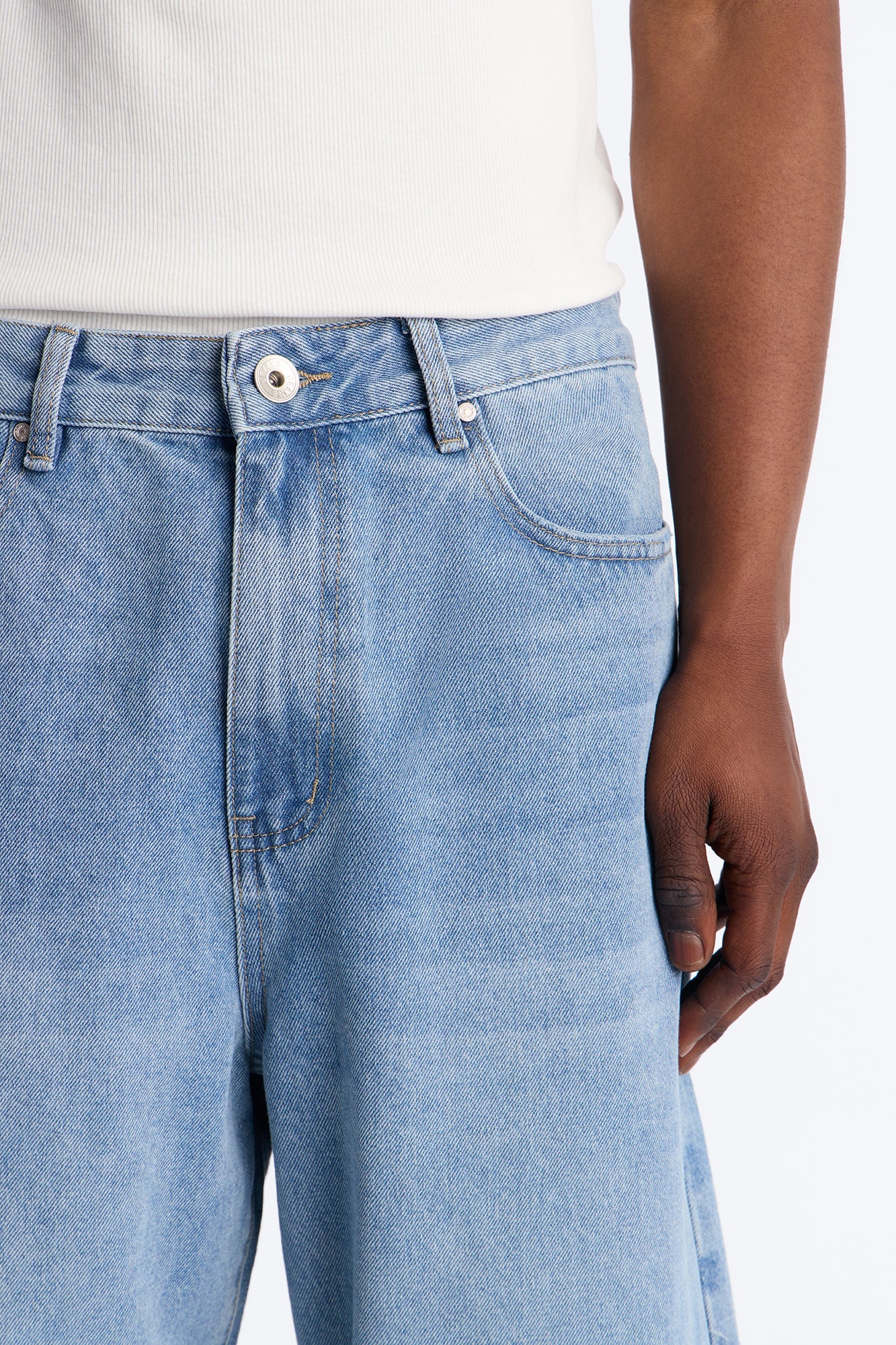 Clean Baggy 5 Pocket Jean - Light Blue Wash